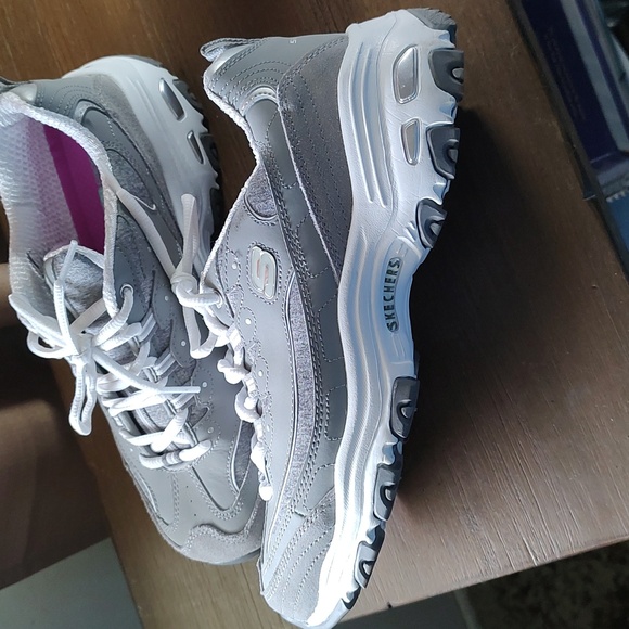 Shoes - Picture 2 of 5